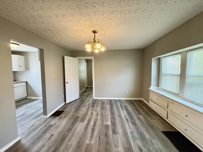 Building Photo - 1591 Bauer Blvd