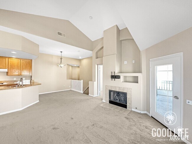 Foto del edificio - Great 2B/2BA Townhome in Scripps Ranch w/ New Carpets, A/C & Swimming Pool!