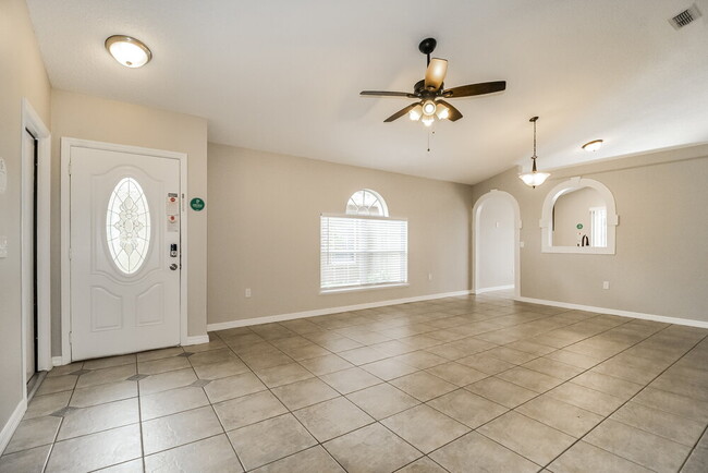 Building Photo - 8706 Claiborne Ct