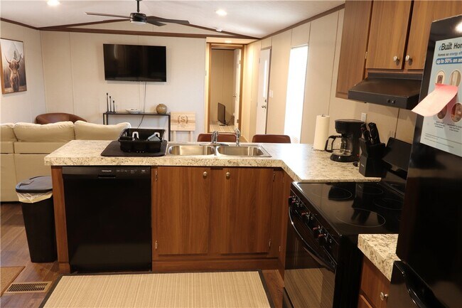 Building Photo - 1681 River Gardens Dr