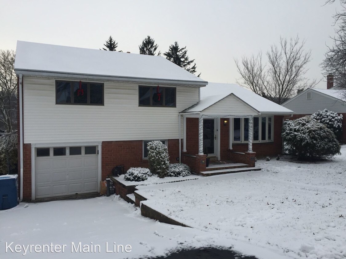 Primary Photo - 441 Evergreen Rd