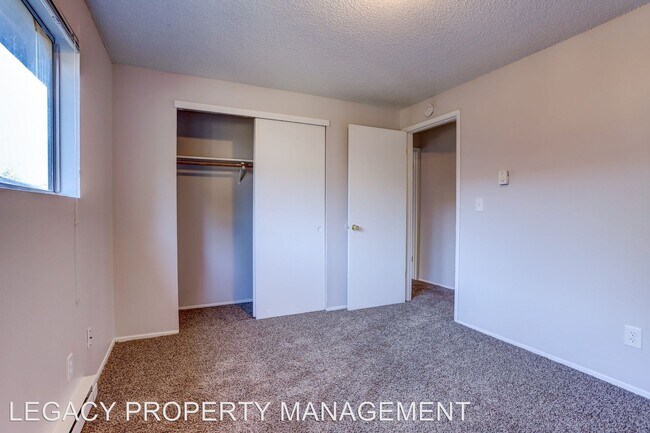 Building Photo - 2615-2631 SE 111th Ave