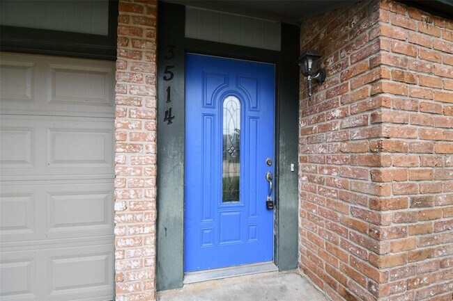 Building Photo - 3514 Palm Grove Dr