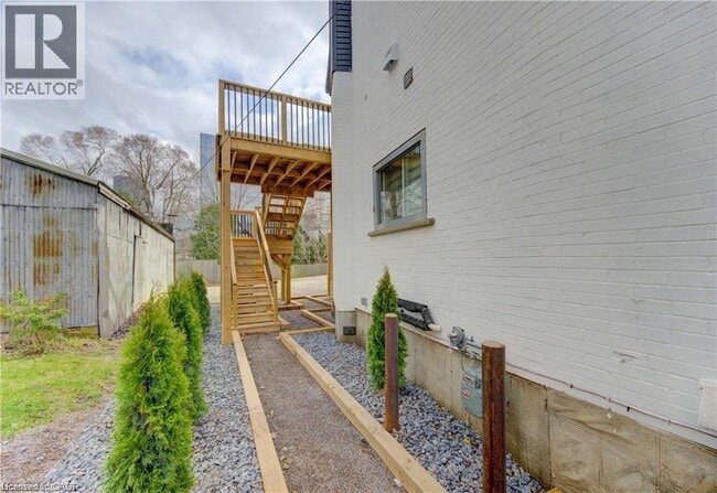 Building Photo - 67 Louisa St