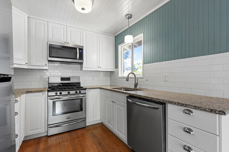 Primary Photo - 12413 NE Stanton St