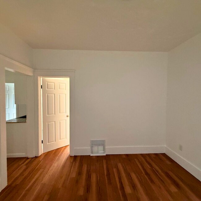 Foto del edificio - 2995 E 125th St