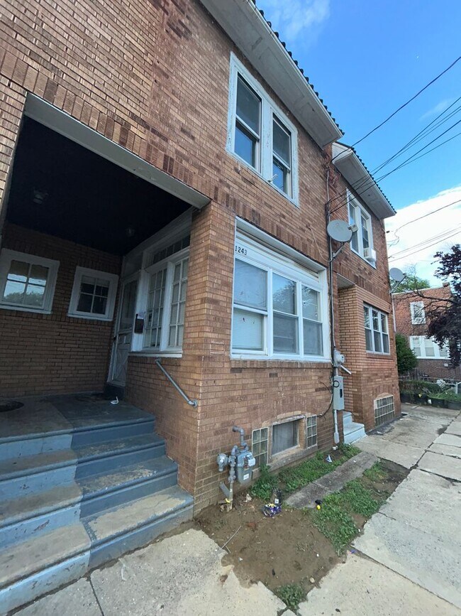Foto del edificio - 1243 Dayton St
