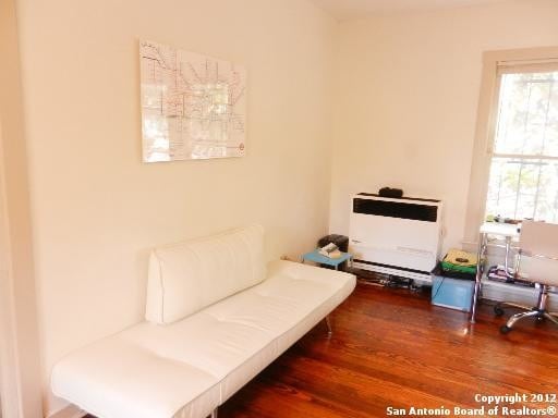 Building Photo - 320 1/2 E Lullwood Ave