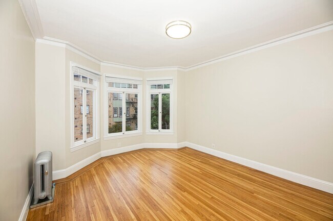 Interior Photo - 355 Laguna