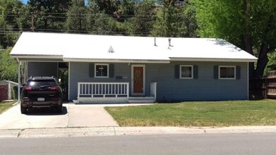 Building Photo - 2527 Delwood Ave