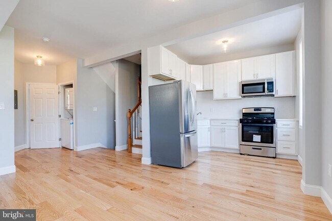 Building Photo - 2323 Whittier Ave