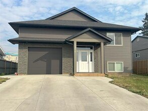 Building Photo - 10416-B-10499 99 Ave