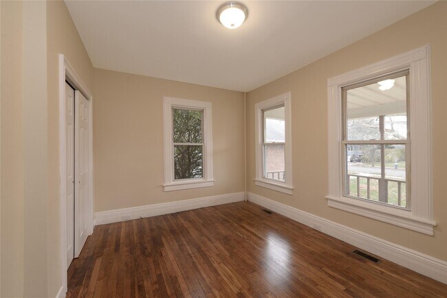 Foto del edificio - 549 Scranton Ave