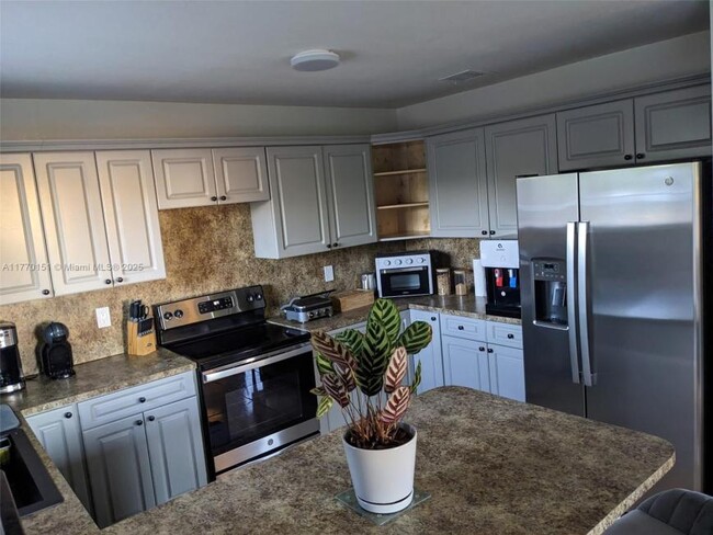 Foto del edificio - 3 bedroom in Miami FL 33150