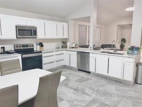 Building Photo - 1042 Warbler Ln
