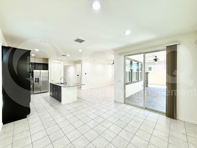 Building Photo - 735 W Derringer Way