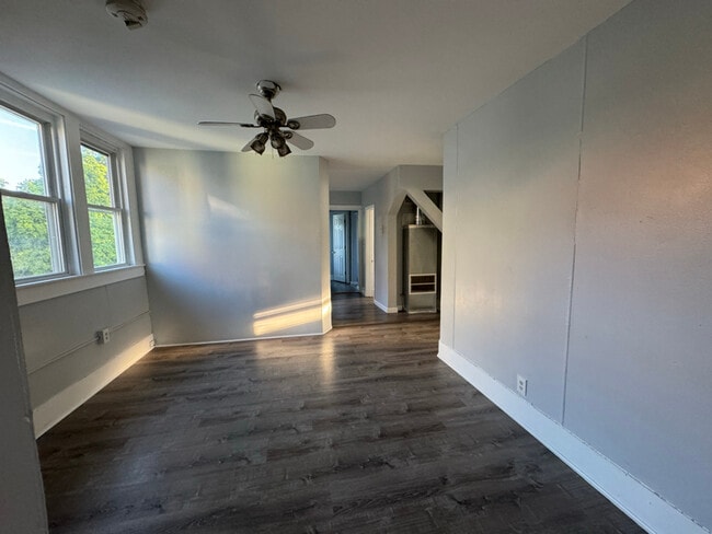 Building Photo - 281-283 Bridge St