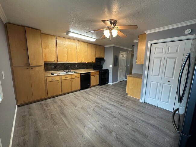 Foto del edificio - Cute and Cozy 2 Bed, 1.5 Bath Townhome in the Meadows!