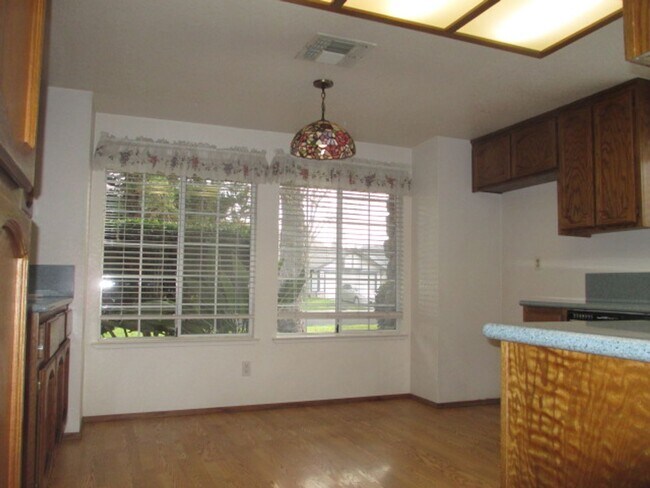 Foto del edificio - Woodcreek Oaks area home.