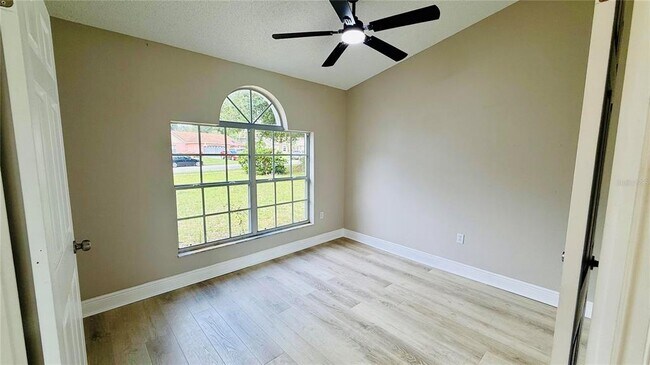 Foto del edificio - 15613 Greater Groves Blvd