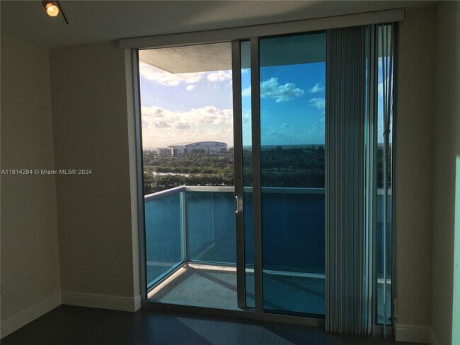 Foto del edificio - 2641 N Flamingo Rd