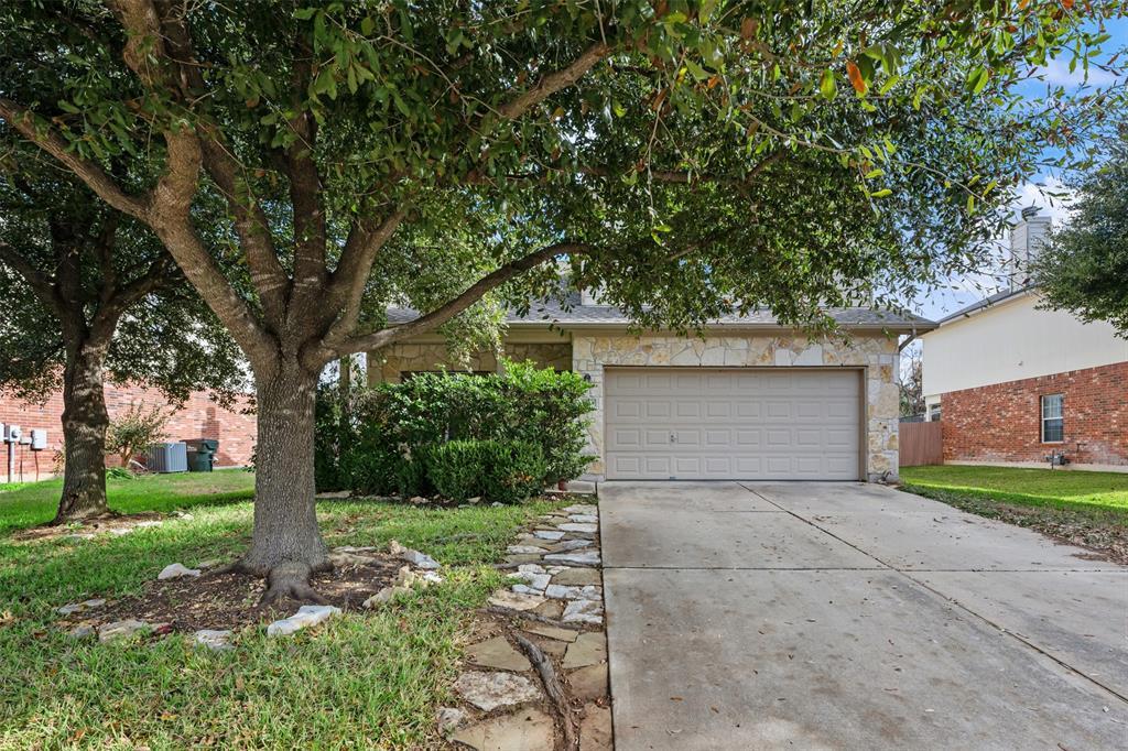 Foto principal - 1613 Watercrest Dr