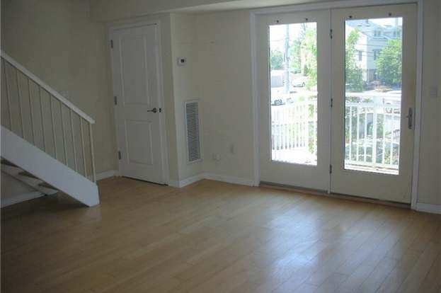 Building Photo - 1490 Outlook Ave