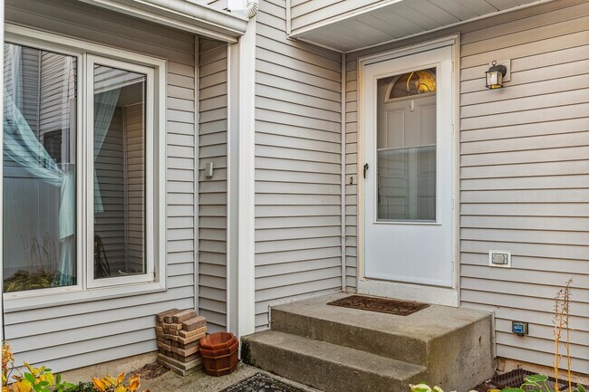 Building Photo - 527 Winston Ln