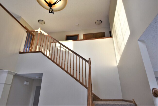 Building Photo - 7416 Aspen Cv S