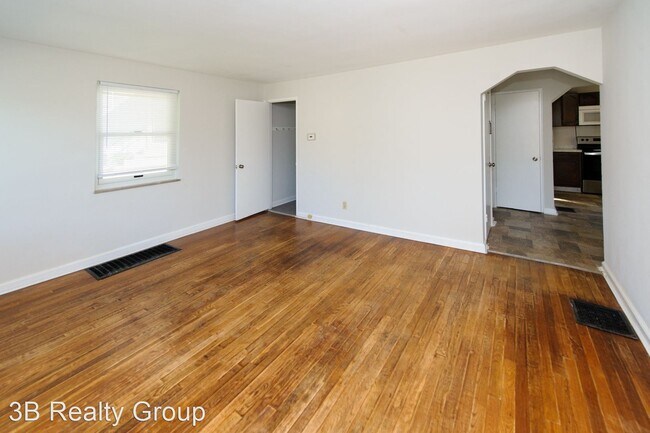 Building Photo - 3 br, 1 bath House - ROYAL GLEN 2928