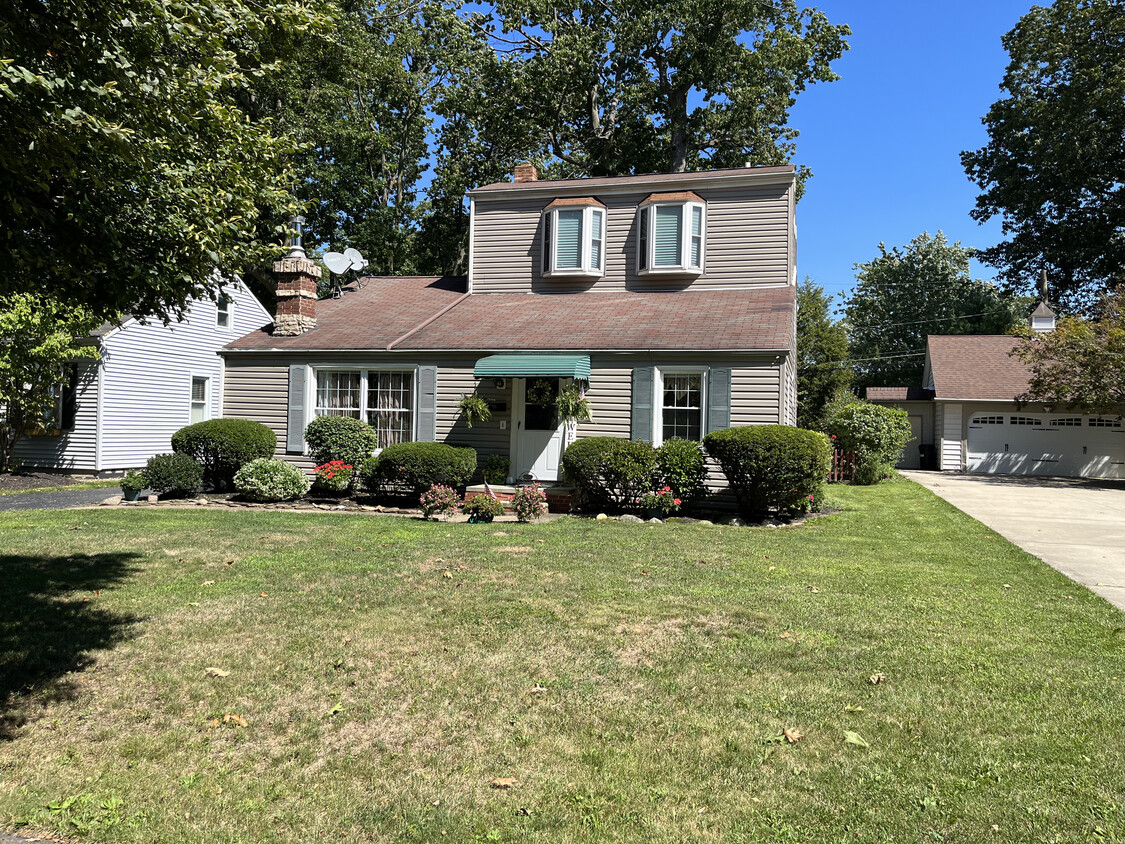 Front - 615 Parkside Drive