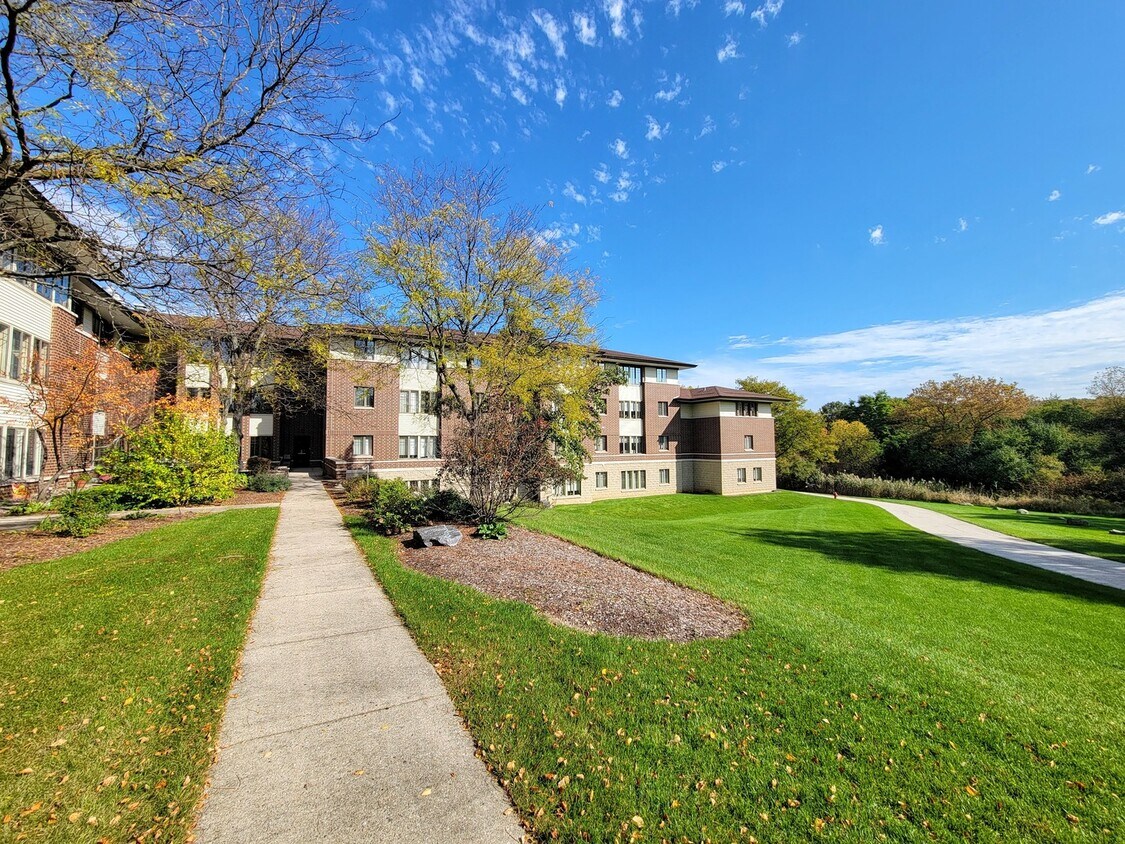 Foto principal - 1075 E Victory Dr