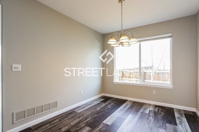 Building Photo - Charming 4 Bedroom in Castle Rock!