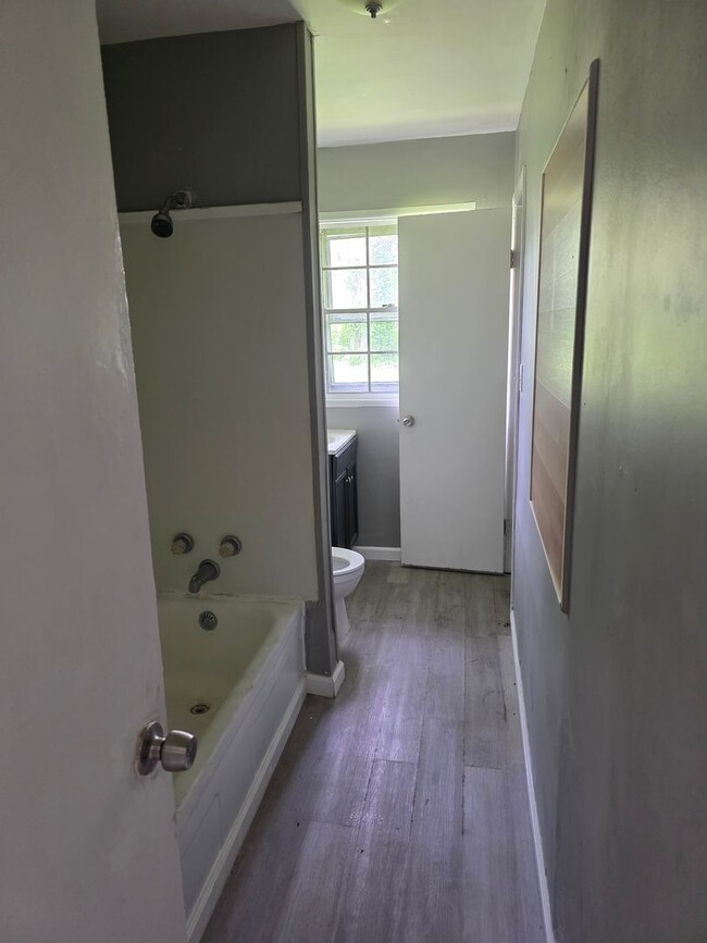 Building Photo - 3BD/1BA AVAILABLE NOW!