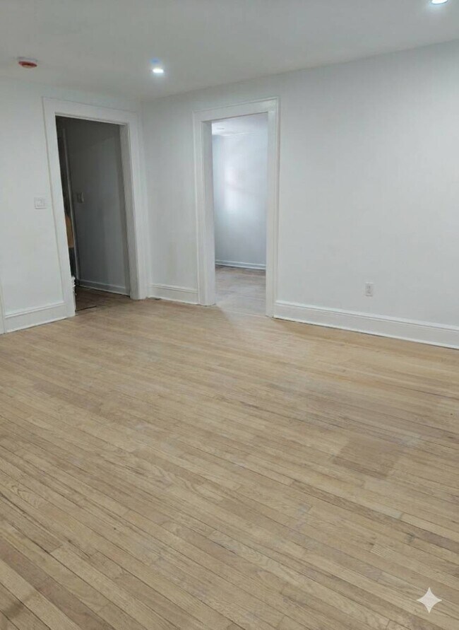 Foto del edificio - 2814 Weeks Ave