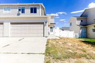 Building Photo - 3457 Applegate Dr