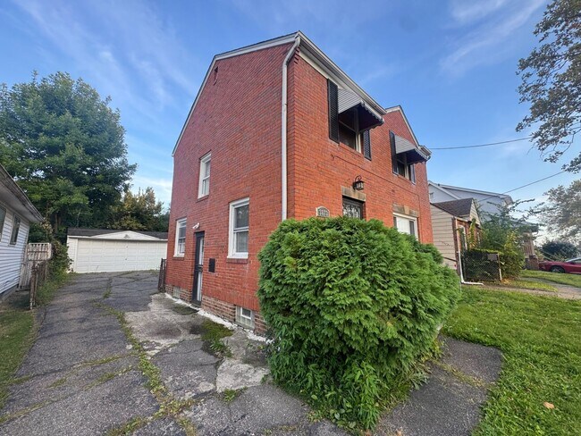Foto del edificio - Move-In Special: Save $250 on This Charmin...