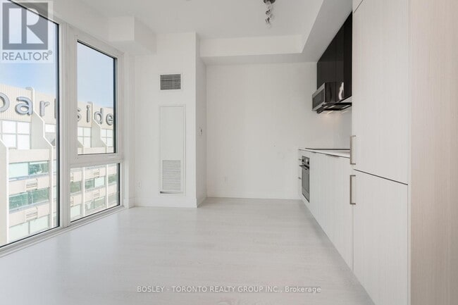 Building Photo - 308 Jarvis St