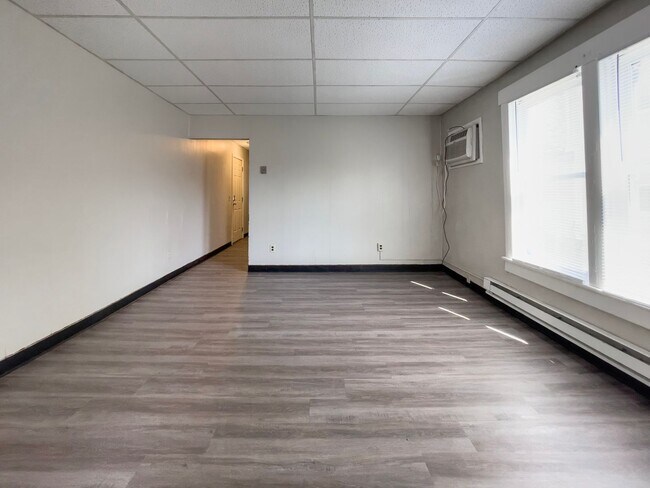 Foto del edificio - Charming 1-Bedroom Apartment Near Ball Sta...