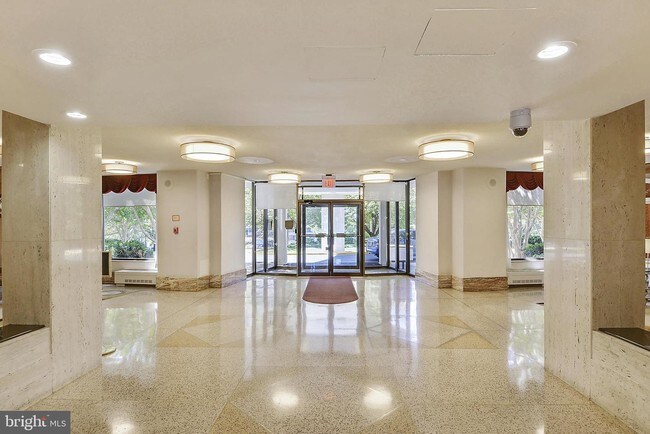 Building Photo - 1121 University Blvd W