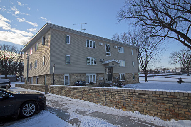 Building Photo - 915 7th St S