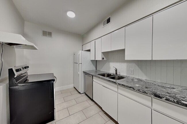 Foto del edificio - 3801 1/2 W Palmira Ave