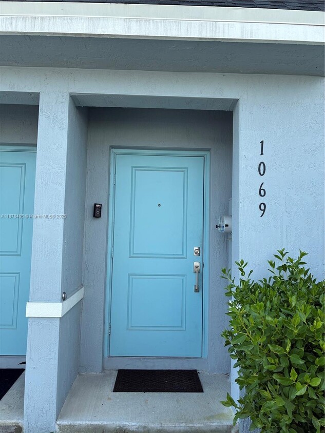 Primary Photo - 1069 NW 4th Ter