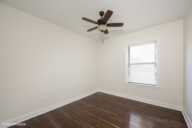 Foto del edificio - 4934 W Jackson Blvd