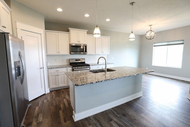 Building Photo - Beautiful Rental Home