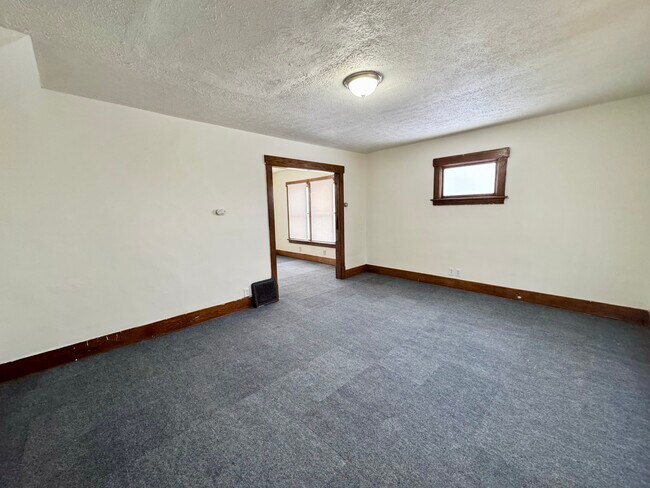 Building Photo - 1722 Harrisburg Rd NE