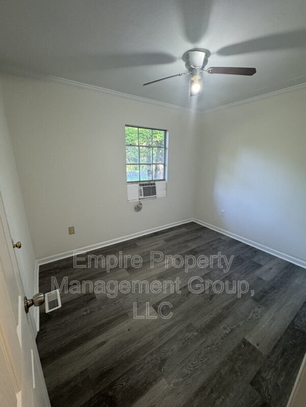 Foto del edificio - 2126 Old Hopkins Rd