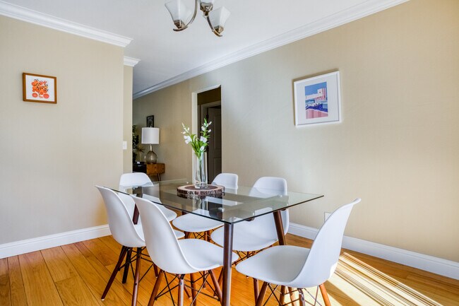 Foto del edificio - 4959 Rafton Dr