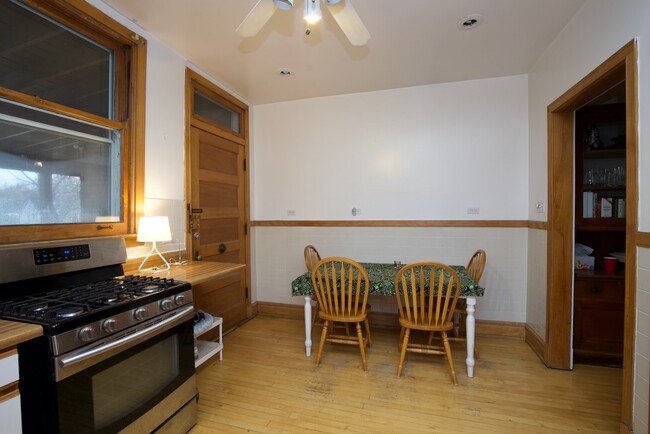 Foto del edificio - 6308 N Glenwood Ave