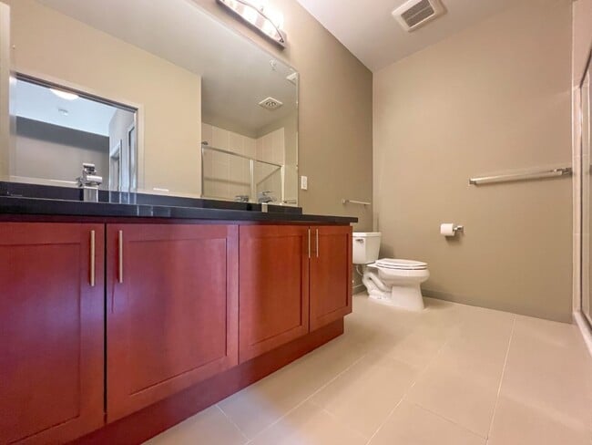 Building Photo - 2Bd/2Ba Burien Condo